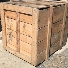 昔の大きな木箱　今となっては珍しいレトロ！(蓋つき)3000円