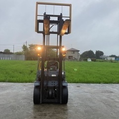 TCM フォーク リフト 2.5 トン ディーゼル