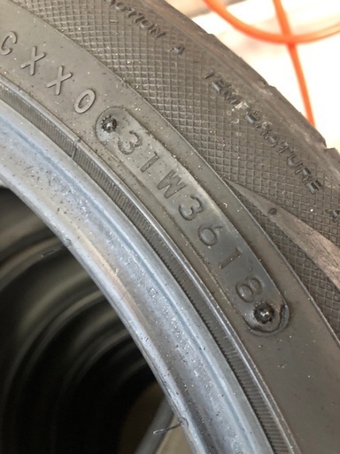 トーヨータイヤ 215-45/18 山あり4本セット