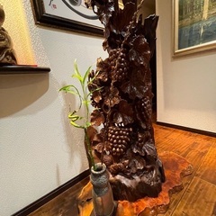 楡欅（けやき）　大型一木彫り　葡萄とりす