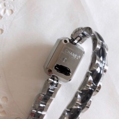 フランス土産の時計　新品　保護シート付き　箱無　黒と白２つセット価格　代引きなら2万円　9/15出品終了