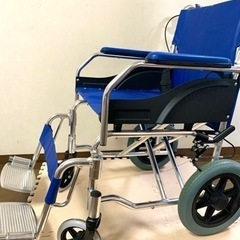 【取りに来ていただける方】ブルーの折り畳み式車椅子です！