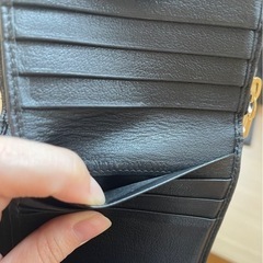 値下げ！イヴ・サンローラン ロゴレザーラウンドジップ二つ折り財布