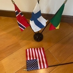 USA、ノルウェーなど卓上用国旗5国旗と3本立て台　差し上げます