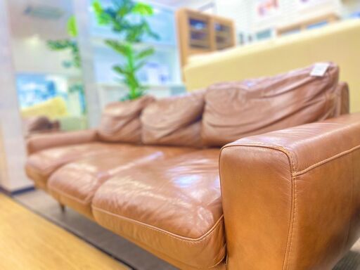 【トレファク熊谷駅前店】UNICOの三人掛けソファーです！