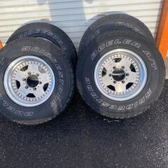 スーパースター？　SUPER STAR？　30×9.5OR15LT　104Ｓ　15×8J　+9　PCD.139.7　6穴　ハブ径約111ｍｍ　残り溝7～8ｍｍ　ブリジストン