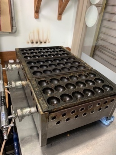 現状でのお渡しの為格安出品！業務用たこ焼き器※使用前の清掃必須【スペア鉄板付き】