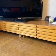 大きなテレビも置ける収納引き出し付きチェスト