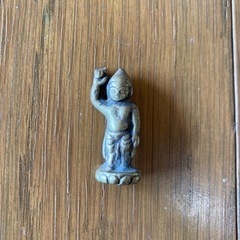 小さい仏像の置物