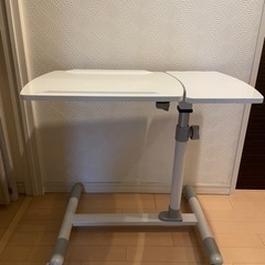 ソファー　サイドテーブル  ホワイト　ベッドテーブル　パソコン