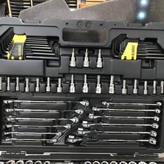 中古品△Dewalt メカニックツールセット 173ピース ケース付き 工具 