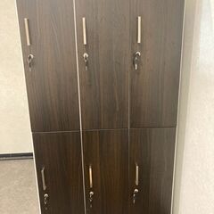 NB 3人用ロッカー『中古良品、小凹みあり』 ※鍵を抜かないと扉が 