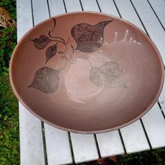 陶製水鉢　手づくり　葉っぱ柄　直径28