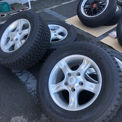 ご成約ありがとうございます❗️ 問い合わせが多数来のため、本日北広島に取りにこれる方優先にさせてください。タイヤの目は写真をアップさせていただきます。タンドラ、ランクル　ホイール、スタッドレスセット