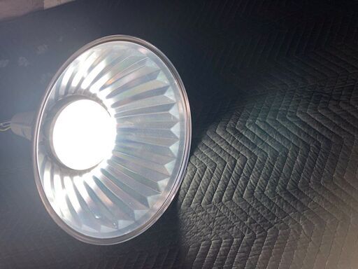 ☆彡新品LED投光器!!!500ｗ相当!!100ｖ～200ｖ!工場や倉庫・店舗にも使えます。屋外照明・夜間照明・業務用!!!数セットあります。