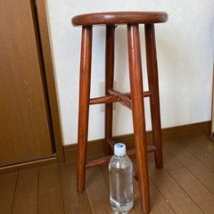 昭和初期からあった木の背高椅子(高さ５４cm)