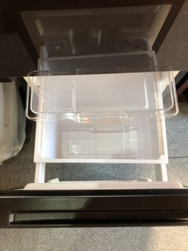 【売ります】ハイセンス　冷凍冷蔵庫　HR-G1501　2019年製 売ります】ハイセンス 冷凍冷蔵庫 HR-G1501 2019年製