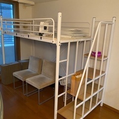 lowyaシングルロフトベッド 目立つ傷や汚れはありません。