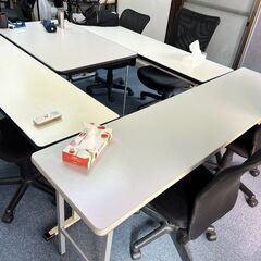 オフィステーブルとイス