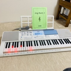 カシオ(CASIO) 光ナビゲーション電子ピアノ　キーボード L...