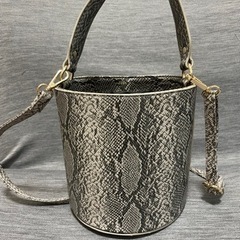 美品　バッグ　パイソン柄