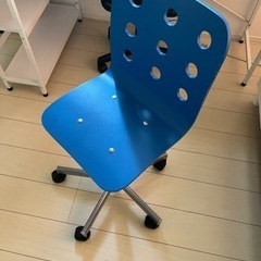 青い椅子　イス　無料　