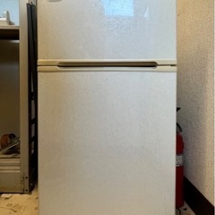 【受付終了】【1000円差し上げます】冷蔵庫　容積85L（冷蔵5...
