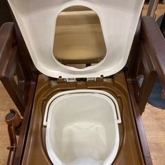 未使用 安寿 家具調 ポータブルトイレ はねあげ