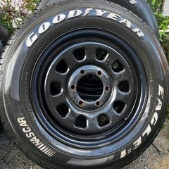 ハイエース200系で履いていました！