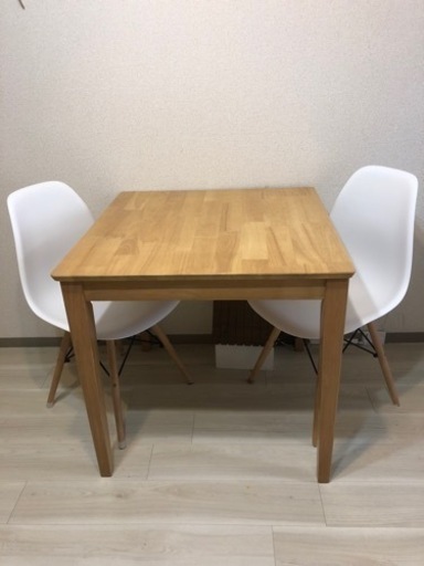 テーブルと椅子2脚決まりました