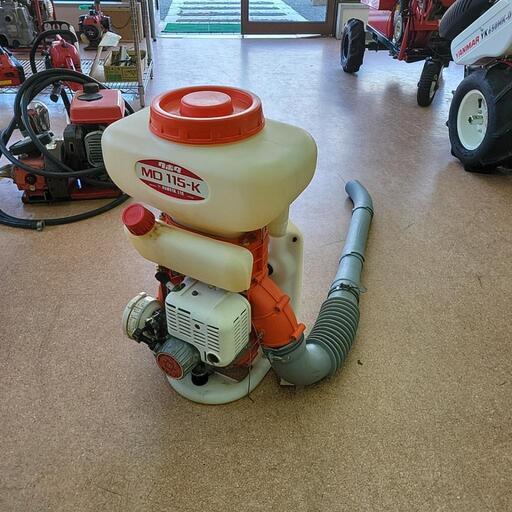 背負い式　動力散布機