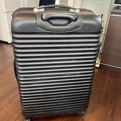 スーツケース　7〜10日用の大きさです。