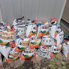 園芸培養土（夏野菜を栽培した残土）30袋あります