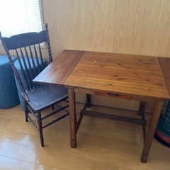 アンティークの机