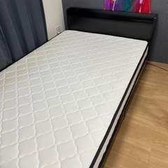 値下げ！！セミダブル　ベットフレーム、マットレス付
