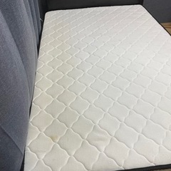 値下げ！！セミダブル　ベットフレーム、マットレス付