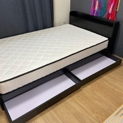 値下げ！！セミダブル　ベットフレーム、マットレス付