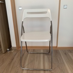 パイプ椅子　IKEA  白