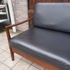 IDC OTSUKA(大塚家具)の人気シリーズNordy(ノルディー)2.5人掛けソファです！ウォールナット材のナチュラルな質感と北欧風のデザインはブルックリンスタイルなどのオシャレなインテリアに♪CH405