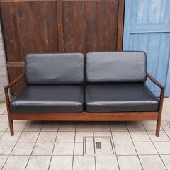 IDC OTSUKA(大塚家具)の人気シリーズNordy(ノルディー)2.5人掛けソファです！ウォールナット材のナチュラルな質感と北欧風のデザインはブルックリンスタイルなどのオシャレなインテリアに♪CH405