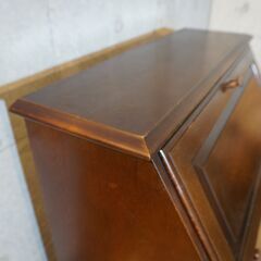 Knock on wood(ノックオンウッド)のコロニアルシリーズ オーク無垢材 ライティングビューローです。日本の職人が作り上げたクラシック家具。アーリーアメリカンスタイルのライティングデスクです。CH421