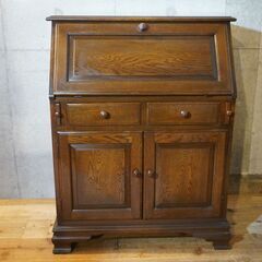 Knock on wood(ノックオンウッド)のコロニアルシリーズ オーク無垢材 ライティングビューローです。日本の職人が作り上げたクラシック家具。アーリーアメリカンスタイルのライティングデスクです。CH421