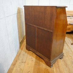 Knock on wood(ノックオンウッド)のコロニアルシリーズ オーク無垢材 ライティングビューローです。日本の職人が作り上げたクラシック家具。アーリーアメリカンスタイルのライティングデスクです。CH421