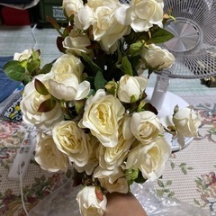 白薔薇　造花6本　お値下げしました！