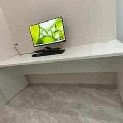 デスク　1800mm × 600mm