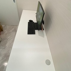 デスク　1800mm × 600mm