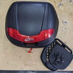 【中古】GIVI (ジビ) トップケース・リアボックス・レッドレ...