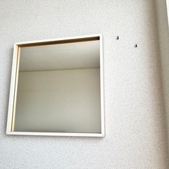 IKEAウォールミラー40cm正方形ホワイト木目壁掛け鏡