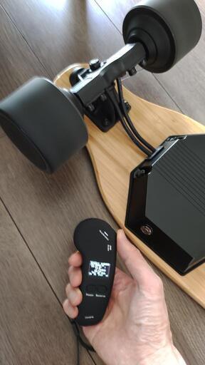 美品　最高速度35キロ超え！　電動スケートボード　スケボー 美品 最高速度35キロ超え！ 1年落ち 電動スケートボード