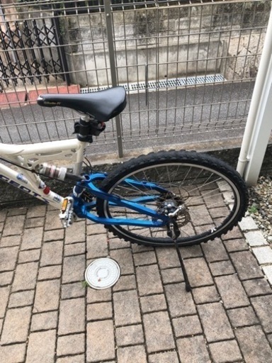 プジョー　PEUGEOT マウンテンバイク　自転車　格安　変速機は前が3段で後ろが8段です プジョー PEUGEOT マウンテンバイク 自転車 格安 変速機は前が3段で